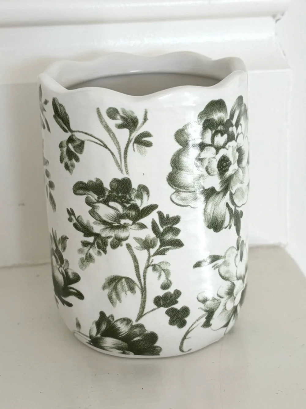 OPULENT COLLECTION Floral Ceramic Tumbler Vase Pencil Holder Green Leaf Design - Picture 4 of 10